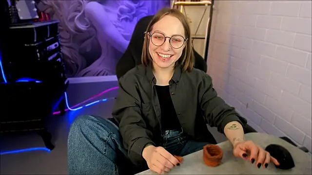 Snapshot of AphexQueen chatting on February 27, 2025, 12:13 pm AphexQueen online show from February 27, 2025, 12:13 pm