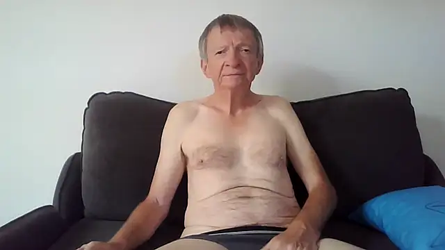 naturiste974 online show from December 19, 2025, 8:32 am