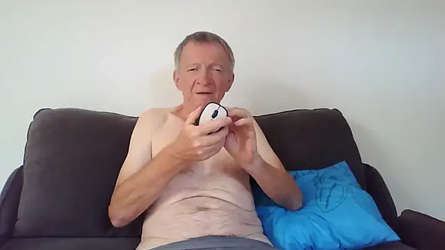 naturiste974 online show from January 17, 2026, 8:08 am