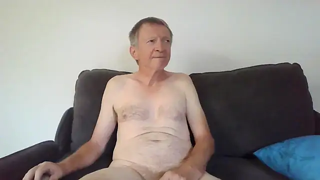 naturiste974 online show from February 5, 2026, 8:19 am