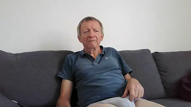 naturiste974 online show from April 22, 2026, 3:24 pm