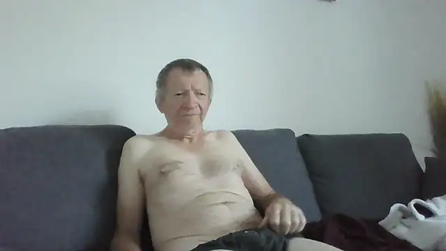 naturiste974 online show from April 30, 2026, 5:36 am