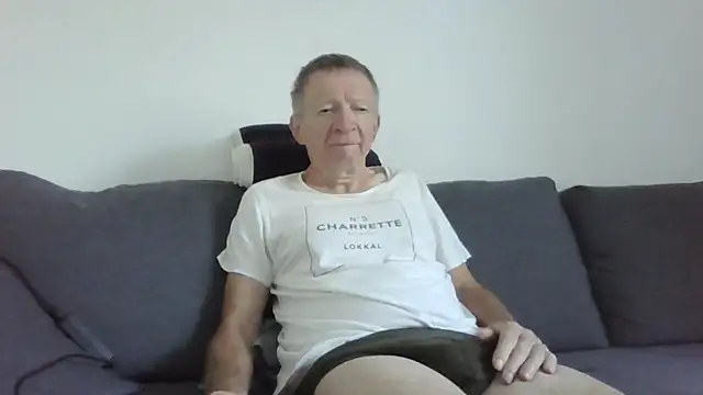 Snapshot of naturiste974 chatting on June 7, 2026, 5:22 am naturiste974 online show from June 7, 2026, 5:22 am