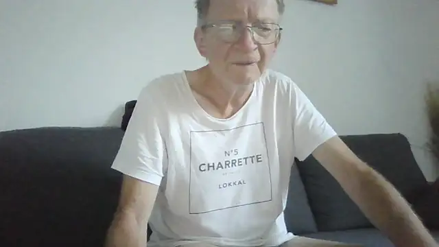 Snapshot of naturiste974 chatting on June 15, 2026, 4:36 am naturiste974 online show from June 15, 2026, 4:36 am