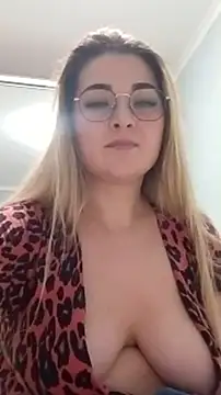 pussyCat t online show from January 18, 2026, 5:17 pm