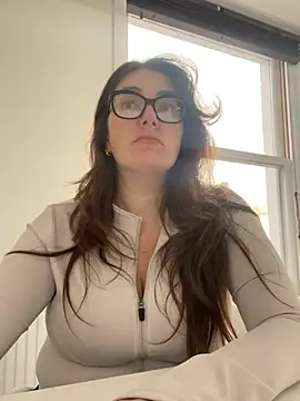 Miss Stassi online show from January 2, 2025, 9:33 am