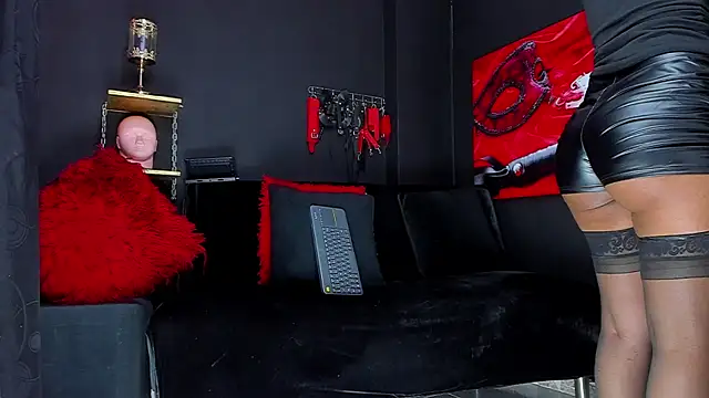 Coralinstone online show from December 15, 2025, 7:40 pm