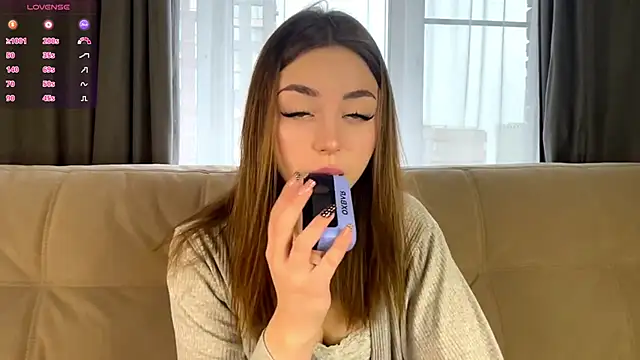 LindaFarmer online show from September 30, 2025, 3:44 am