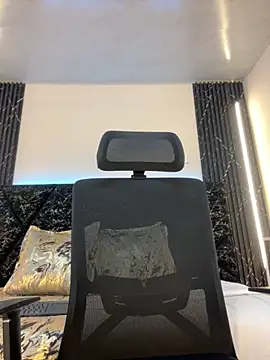 Emy leon online show from November 23, 2025, 7:02 pm