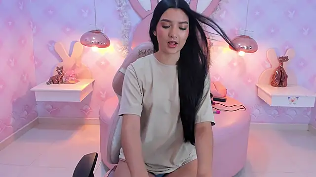 Snapshot of Saraa_Skinny chatting on December 6, 2024, 11:33 am Saraa Skinny online show from December 6, 2024, 11:33 am