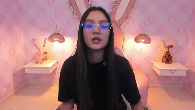 Snapshot of Saraa_Skinny chatting on January 22, 2025, 11:23 am Saraa Skinny online show from January 22, 2025, 11:23 am