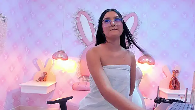 Snapshot of Saraa_Skinny chatting on January 25, 2025, 5:51 pm Saraa Skinny online show from January 25, 2025, 5:51 pm