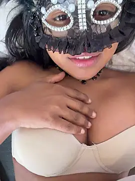 Bella Luna18 online show from November 6, 2025, 7:26 pm