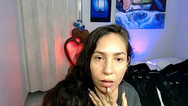 naihroby online show from April 11, 2026, 5:23 am