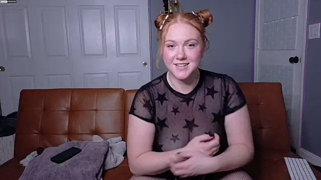 Scarlettredff online show from November 1, 2025, 4:14 am