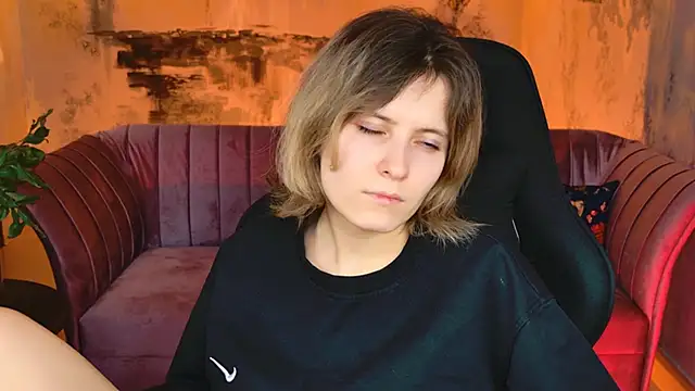 LolaAsmus online show from February 5, 2025, 7:20 pm