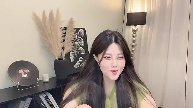 Strawberrybabyy1 online show from March 7, 2025, 4:44 pm