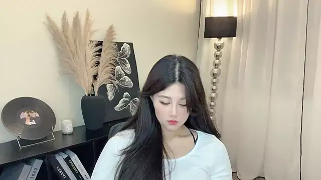 Strawberrybabyy1 online show from March 12, 2025, 3:51 pm