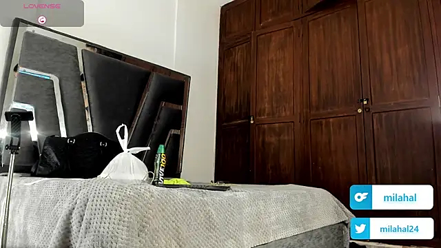 Snapshot of MilaHal_ chatting on January 9, 2026, 7:15 pm MilaHal online show from January 9, 2026, 7:15 pm