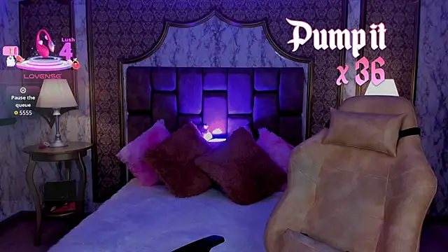 SoffiQueen online show from September 18, 2025, 8:00 pm