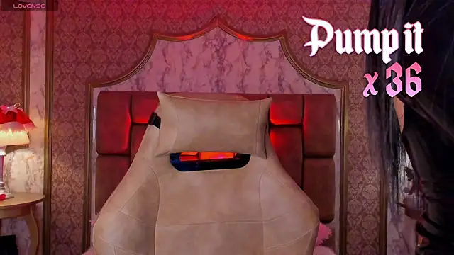 SoffiQueen online show from November 7, 2025, 6:19 pm