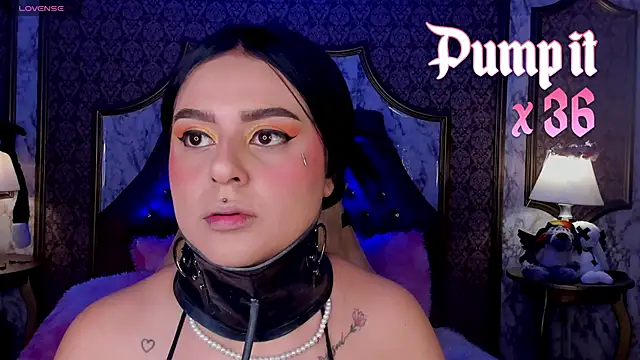 SoffiQueen online show from February 28, 2026, 2:07 pm