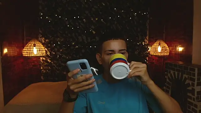 Snapshot of JackSwan18 chatting on December 4, 2024, 12:58 pm JackSwan18 online show from December 4, 2024, 12:58 pm