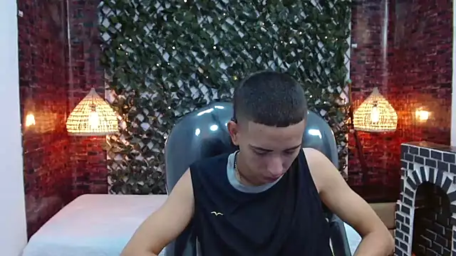 Snapshot of JackSwan18 chatting on December 23, 2024, 1:45 pm JackSwan18 online show from December 23, 2024, 1:45 pm