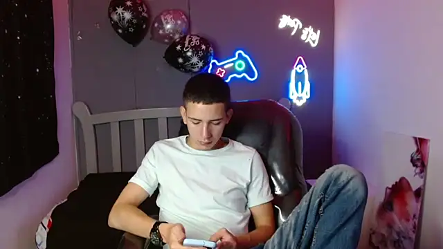 Snapshot of JackSwan18 chatting on January 10, 2025, 12:36 pm JackSwan18 online show from January 10, 2025, 12:36 pm