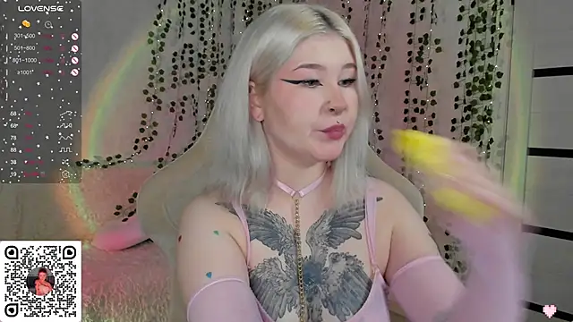 Snapshot of chillycharm chatting on January 13, 2025, 2:28 am chillycharm online show from January 13, 2025, 2:28 am