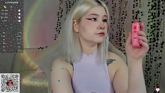 Snapshot of chillycharm chatting on January 20, 2025, 4:43 am chillycharm online show from January 20, 2025, 4:43 am