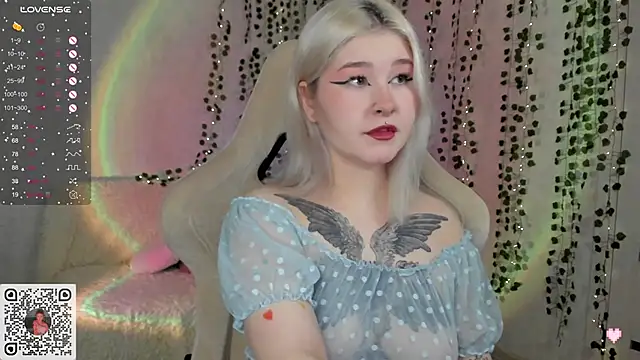 Snapshot of chillycharm chatting on January 22, 2025, 12:06 am chillycharm online show from January 22, 2025, 12:06 am