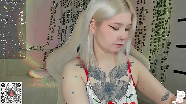 Snapshot of chillycharm chatting on February 10, 2025, 12:52 am chillycharm online show from February 10, 2025, 12:52 am