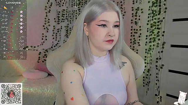 Snapshot of chillycharm chatting on February 11, 2025, 10:39 pm chillycharm online show from February 11, 2025, 10:39 pm