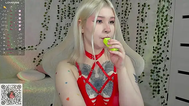 Snapshot of chillycharm chatting on March 1, 2025, 12:17 am chillycharm online show from March 1, 2025, 12:17 am