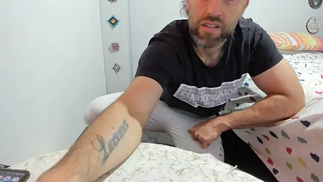 Antoniohot2024 online show from December 7, 2024, 12:56 pm