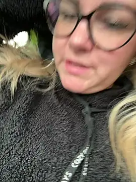 Snapshot of queenpeachi chatting on December 14, 2024, 10:24 am queenpeachi online show from December 14, 2024, 10:24 am