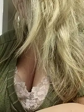 Snapshot of queenpeachi chatting on January 18, 2025, 4:26 am queenpeachi online show from January 18, 2025, 4:26 am