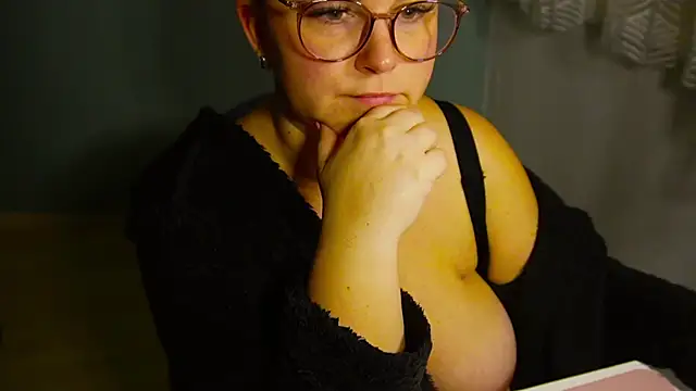 Snapshot of queenpeachi chatting on January 19, 2025, 5:18 pm queenpeachi online show from January 19, 2025, 5:18 pm