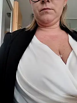 Snapshot of queenpeachi chatting on January 29, 2025, 1:49 pm queenpeachi online show from January 29, 2025, 1:49 pm