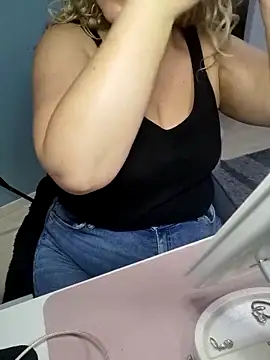 Snapshot of queenpeachi chatting on February 13, 2025, 4:54 am queenpeachi online show from February 13, 2025, 4:54 am