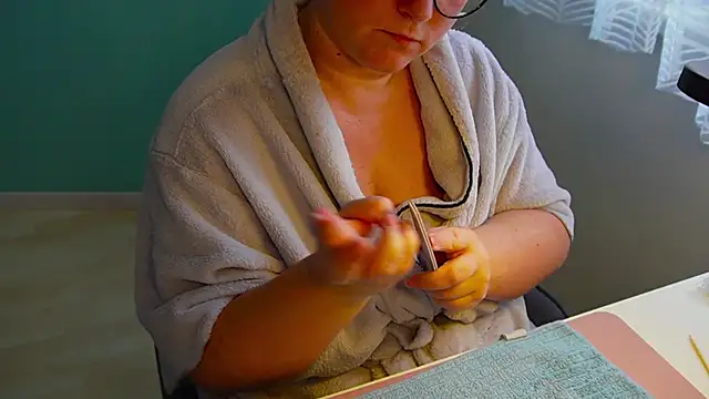 Snapshot of queenpeachi chatting on February 15, 2025, 10:11 am queenpeachi online show from February 15, 2025, 10:11 am