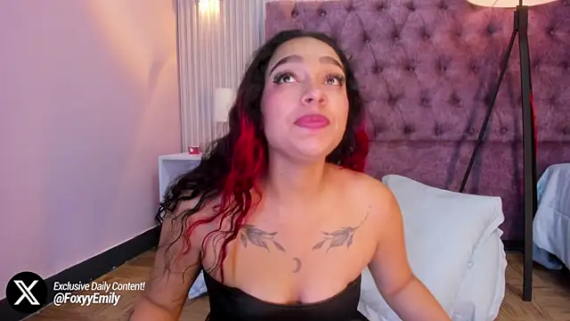 Snapshot of EMILYY_FOXY chatting on February 1, 2025, 1:44 am EMILYY FOXY online show from February 1, 2025, 1:44 am