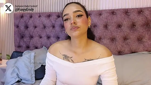 Snapshot of EMILYY_FOXY chatting on October 17, 2025, 7:16 pm EMILYY FOXY online show from October 17, 2025, 7:16 pm
