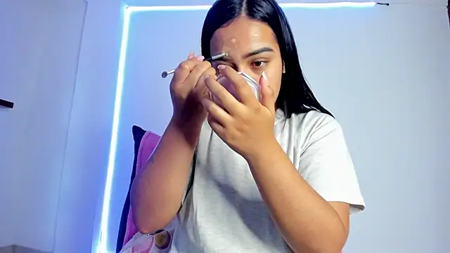 Snapshot of anniesweet- chatting on April 11, 2026, 1:37 pm anniesweet- online show from April 11, 2026, 1:37 pm