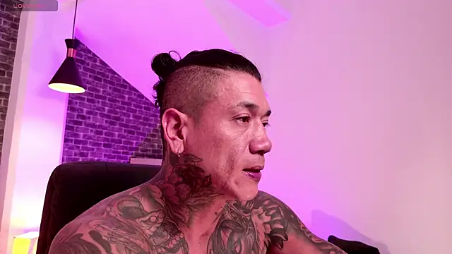 Dantesuarez28 online show from April 14, 2026, 3:01 am