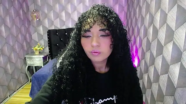 Sofiacowperx online show from February 7, 2025, 1:01 pm