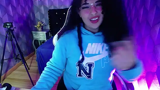 Sofiacowperx online show from February 15, 2025, 8:33 pm