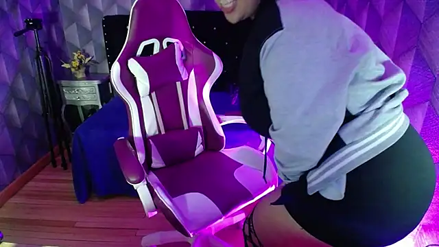 Sofiacowperx online show from February 20, 2025, 4:14 pm