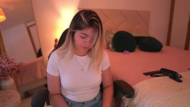 Lau Bee online show from November 10, 2025, 7:13 pm